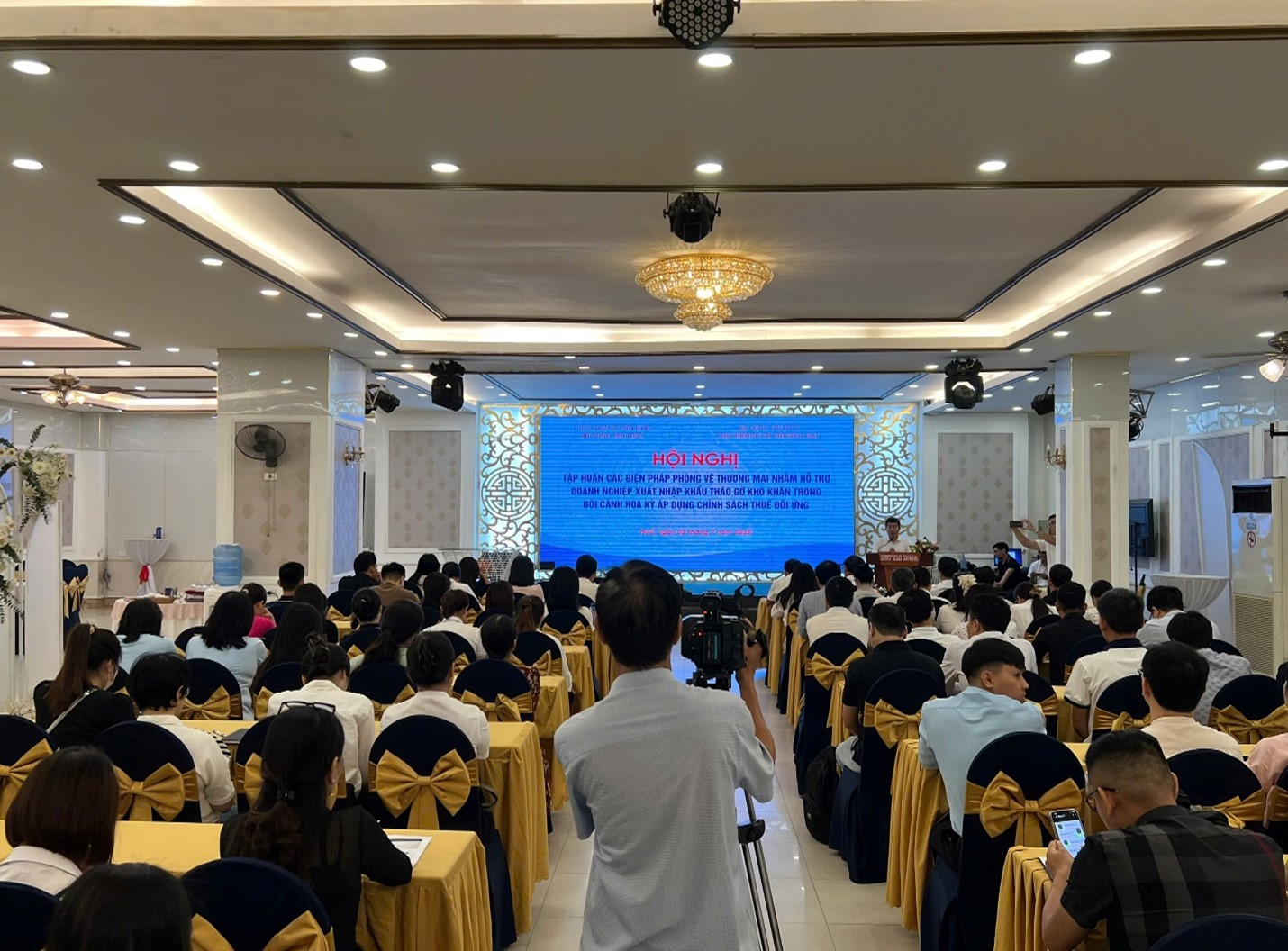 Hội nghị: “Tập huấn các biện pháp phòng vệ thương mại nhằm hỗ trợ doanh nghiệp xuất nhập khẩu tháo gỡ khó khăn trong bối cảnh Hoa Kỳ áp dụng chính sách thuế đối ứng” tại TP. Huế