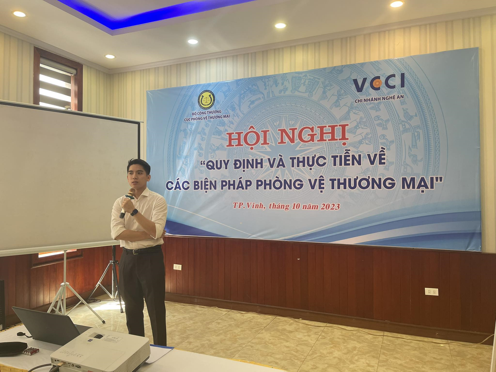 Cục Phòng vệ thương mại phối hợp cùng Chi nhánh Liên đoàn Thương mại và Công nghiệp Việt Nam tại Nghệ An tổ chức Hội nghị tập huấn “Quy định và thực tiễn về các biện pháp phòng vệ thương mại”
